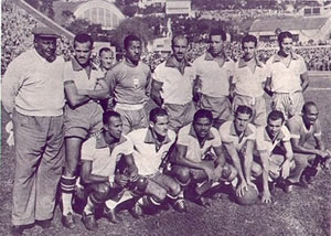 Seleção brasileira em jogo da copa de 1950 no Estádio do Pacaembu
